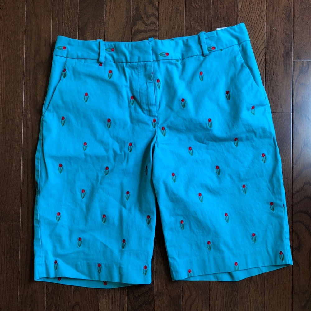 Talbots SZ 8 Turquoise short w/ embroidered tulips